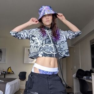 Dissonance Black And White Cropped Hoodie Size Medium